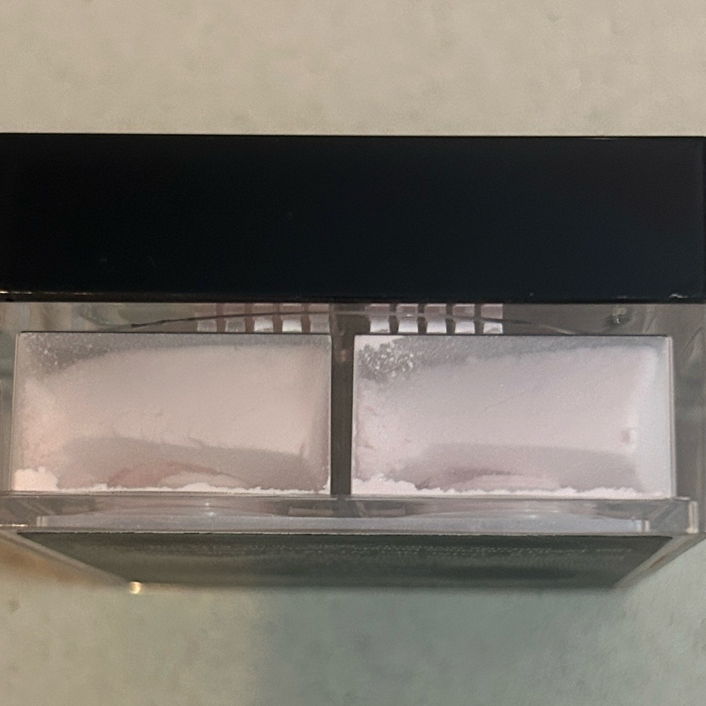 Givenchy loose translucent powder nwot - Picture 2 of 5